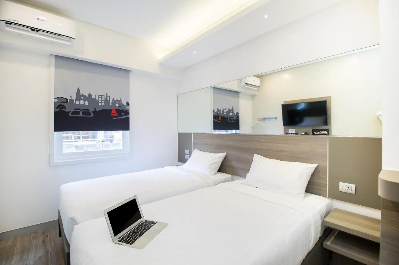 Red Planet Bgc The Fort Taguig Hotel
