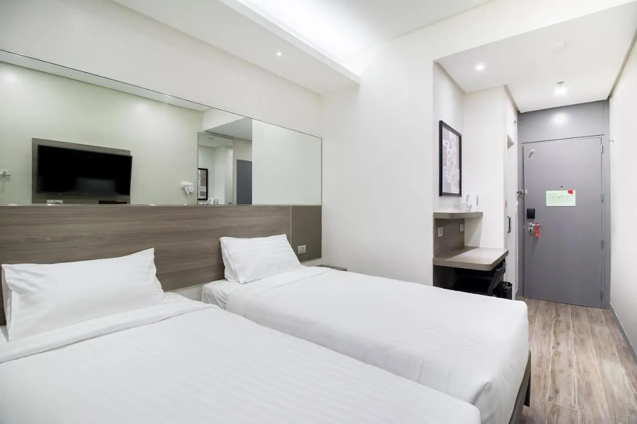 Red Planet Bgc The Fort Taguig 3*,  Filipíny